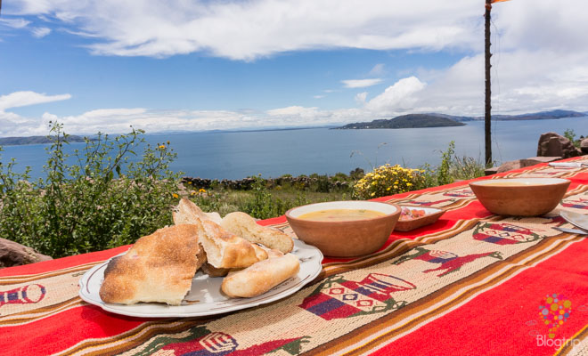 Sopa de Quinoa en el lago Titi Caca en Perú